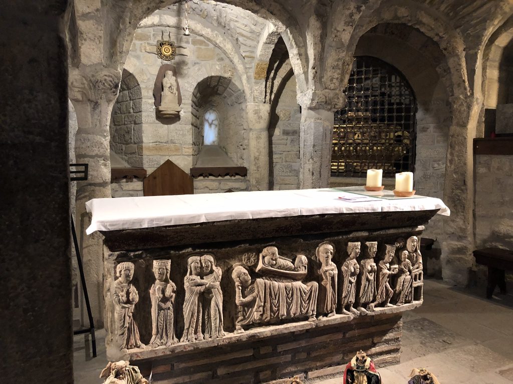 Altar en cripta abierta
